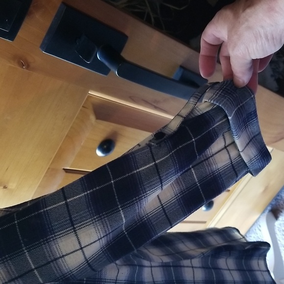 Ladies flannel top - Picture 3 of 8